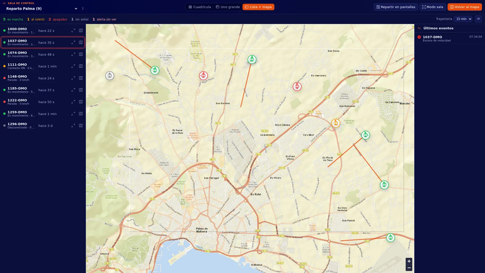 Vista «Lista + mapa» de la sala de control con la lista de vehículos a la izquierda y todos sobre el mapa de Palma