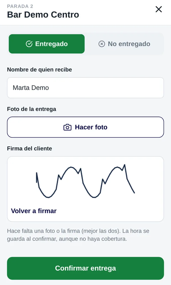 App del conductor al registrar una entrega: nombre de quien recibe, botón para hacer la foto y firma del cliente hecha con el dedo
